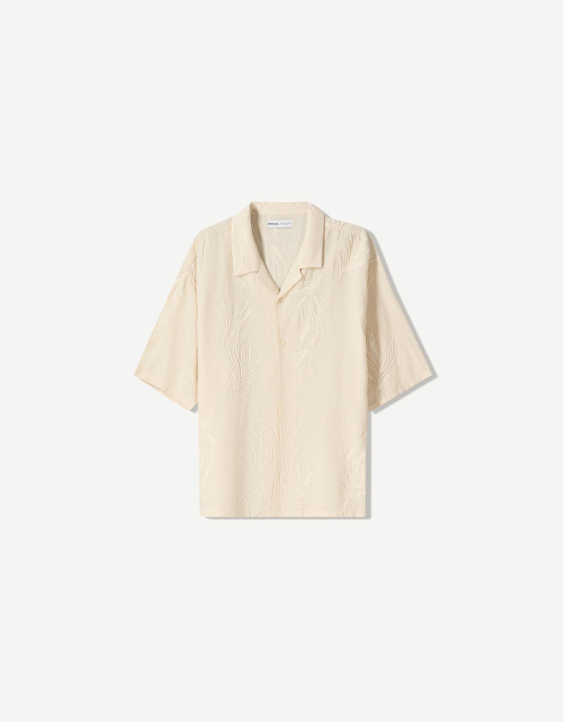 Rustic short sleeve shirt with embroidery Product Image