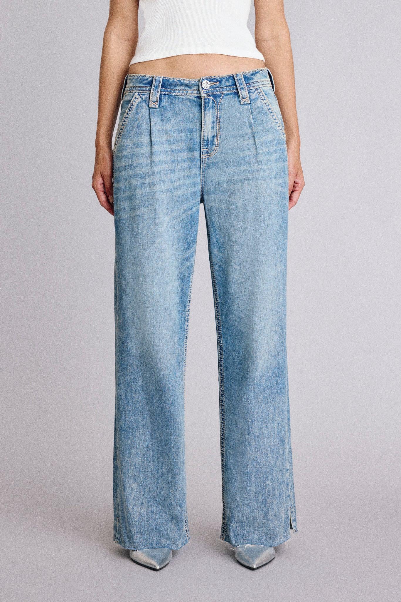 Alivia Relaxed Wide-Leg Jeans Female Product Image