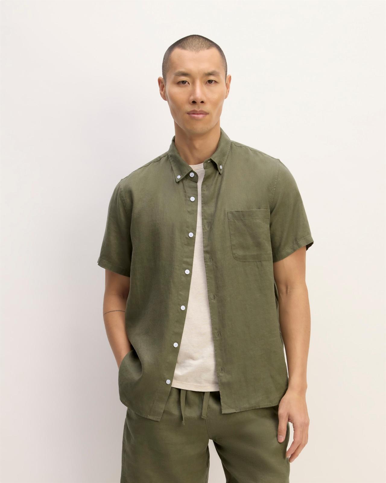 The Classic Short-Sleeve Shirt in Linen Product Image