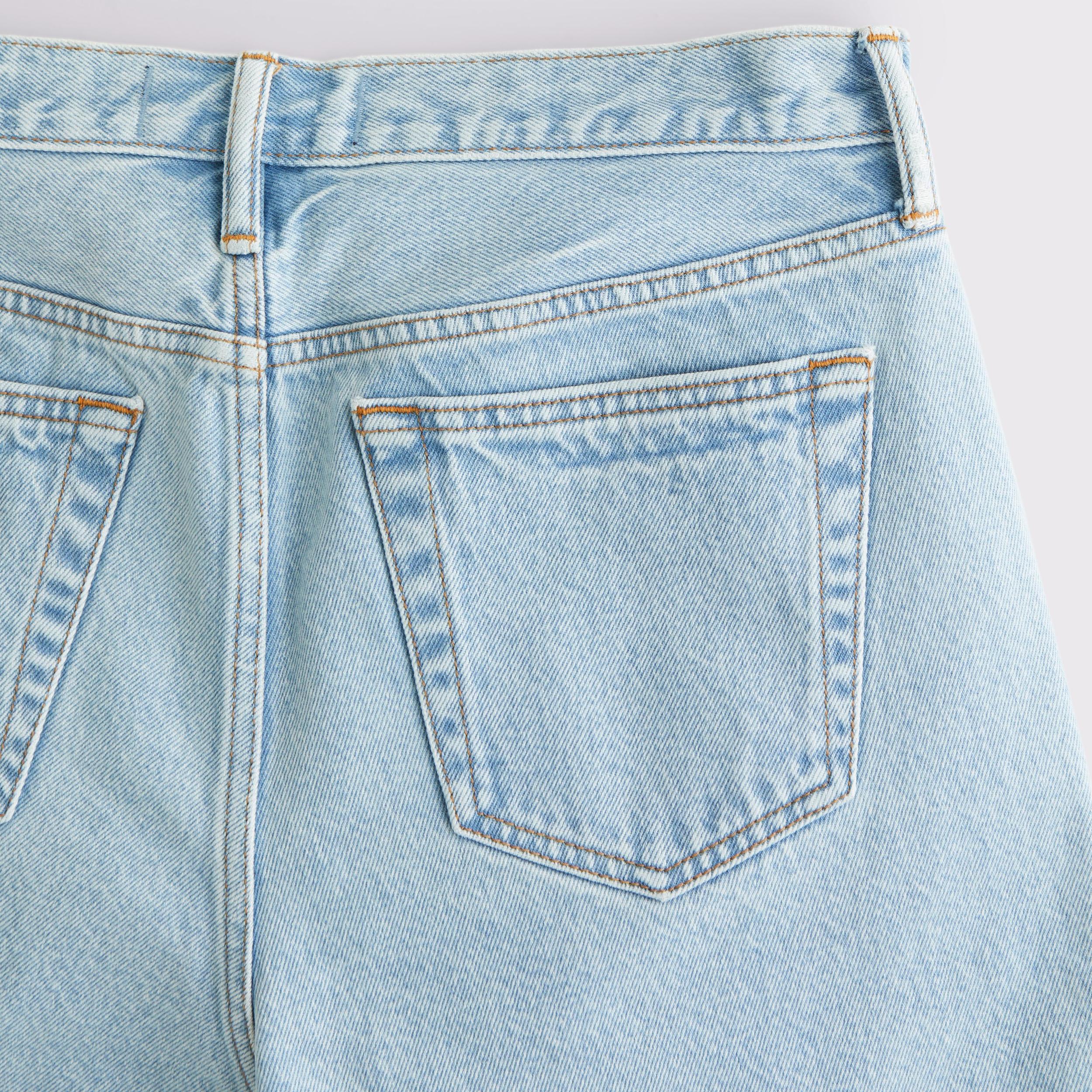 Loose Denim Short Product Image