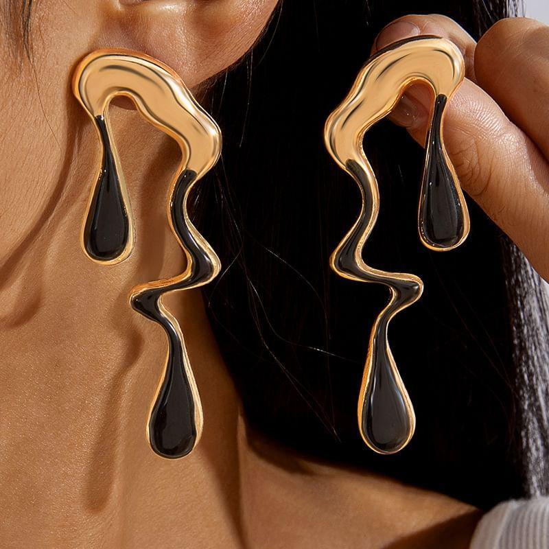 Metallic Waterdrop Earring Product Image