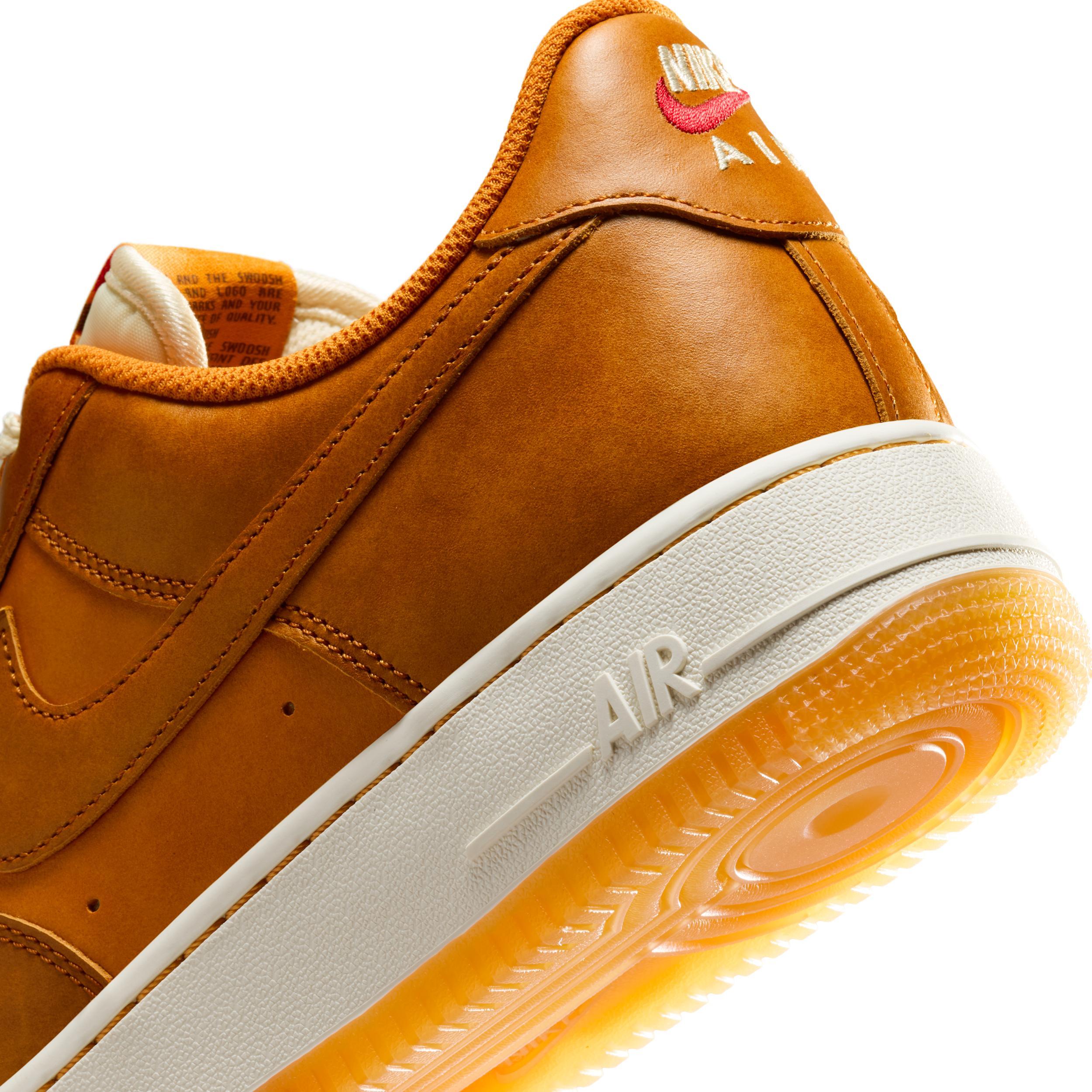 Nike Men's Air Force 1 '07 LV8 Shoes Product Image
