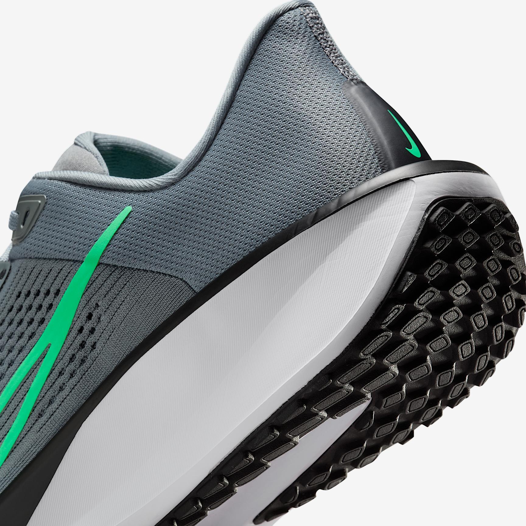 Nike Men's Quest 6 Road Running Shoes Product Image
