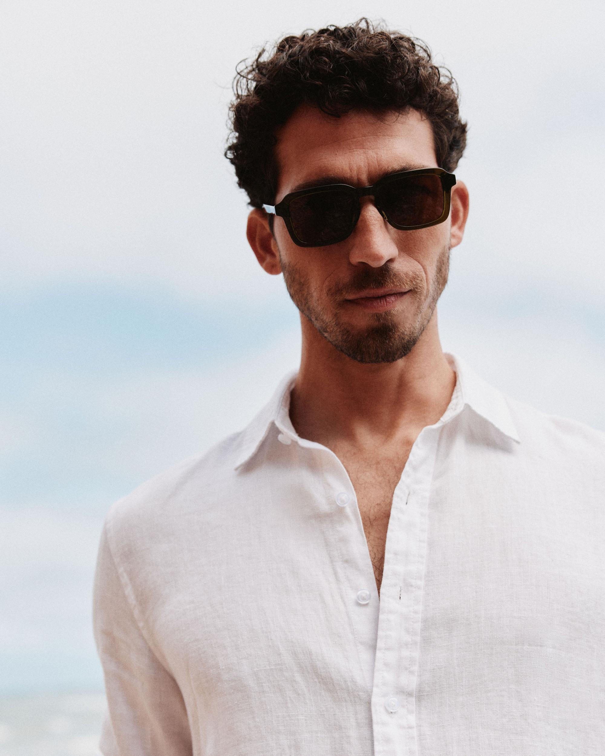Quince | Men's 100% European Linen Relaxed Long Sleeve Shirt Product Image