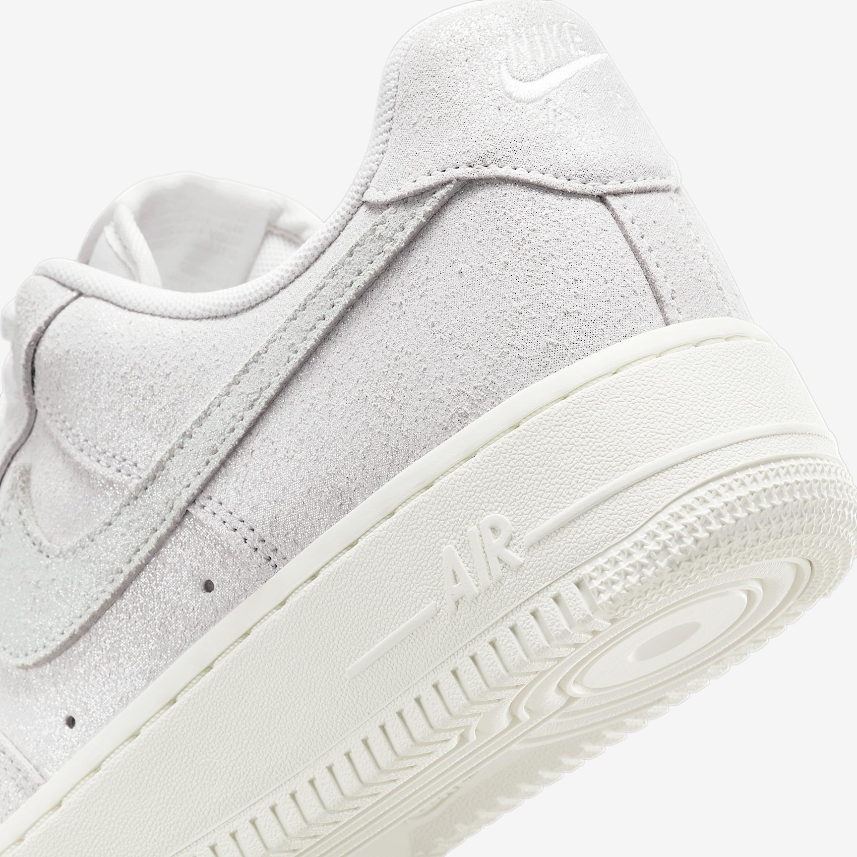 Nike Women's Air Force 1 '07 SE Shoes Product Image