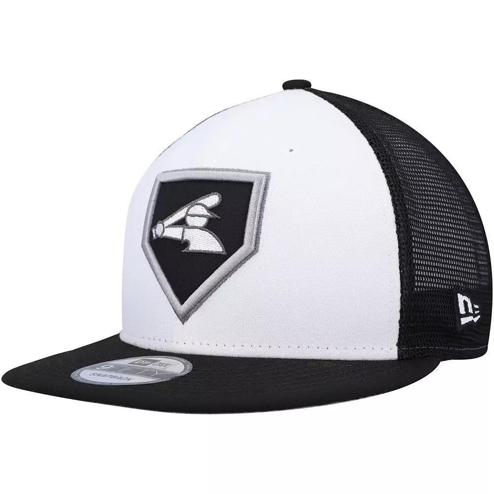 Men's New Era White/Black Chicago White Sox 2022 Clubhouse Trucker 9FIFTY Snapback Hat Product Image