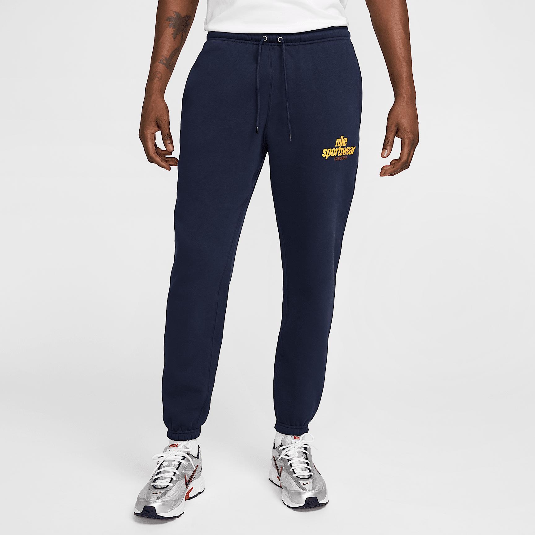 Nike Club Men's Fleece Pants Product Image