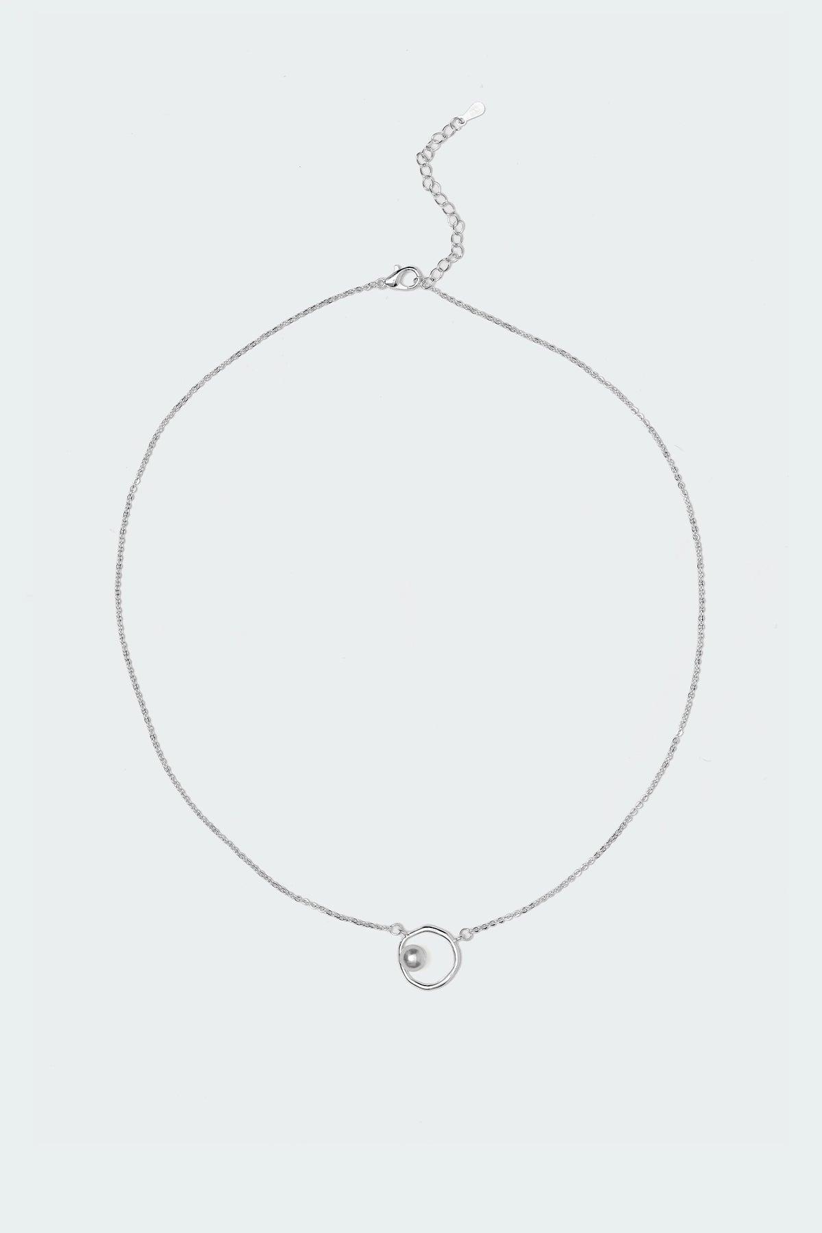 Pearly Pendant Necklace Product Image