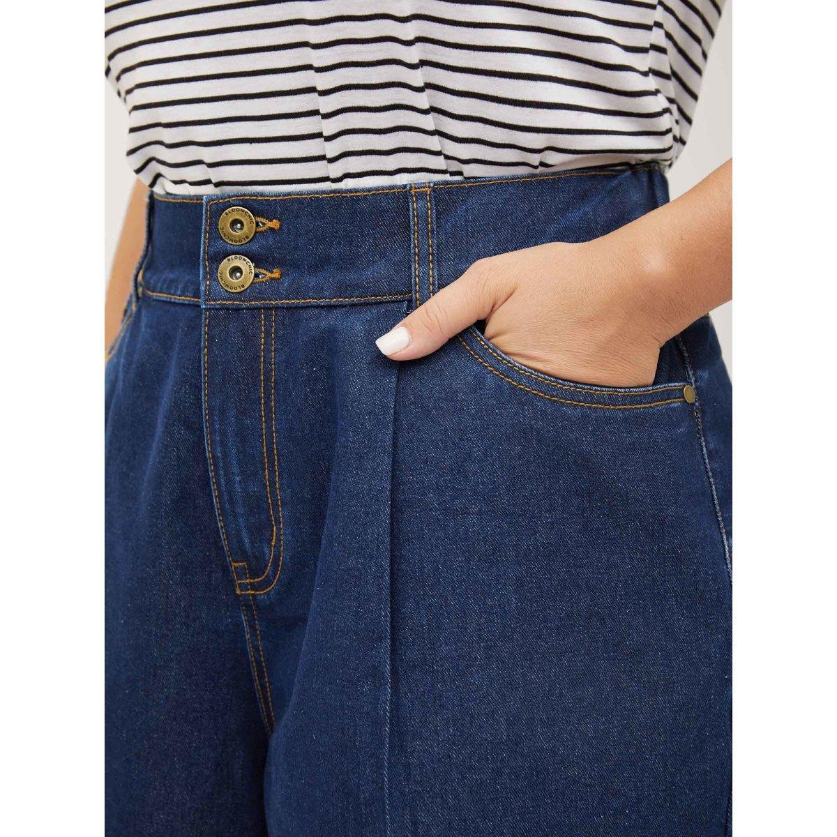 Plus Size Stretchy Waist Straight-Leg Denim Shorts Women Midblue No stretch Everyday-Casual Slanted pocket Casual Denim Shorts BloomChic 14/1X Product Image
