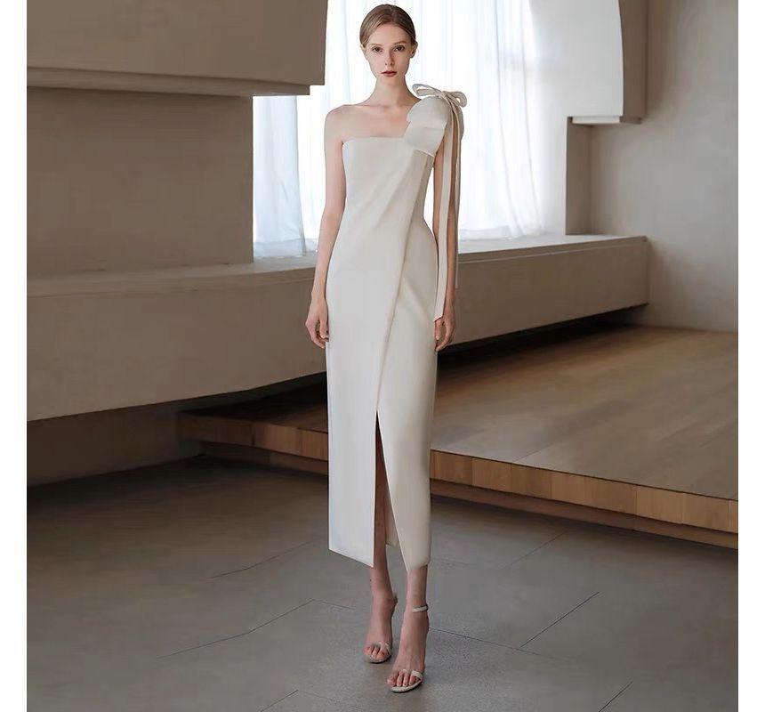 One-Shoulder Bow Slit Sheath Cocktail Dress Product Image