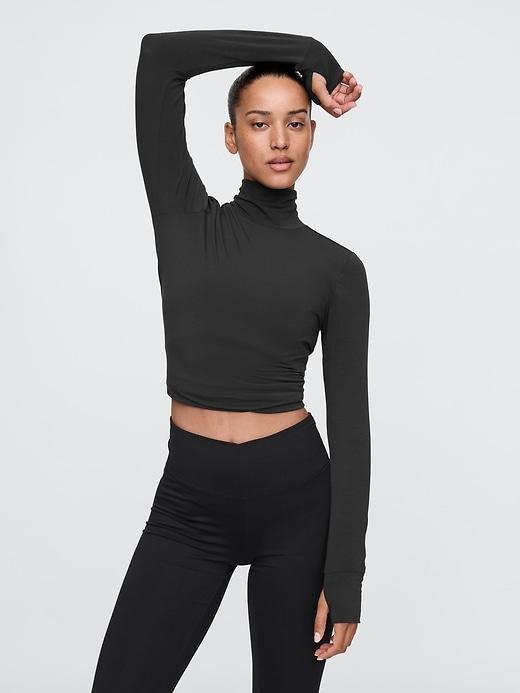 GapFit Breathe Turtleneck Product Image