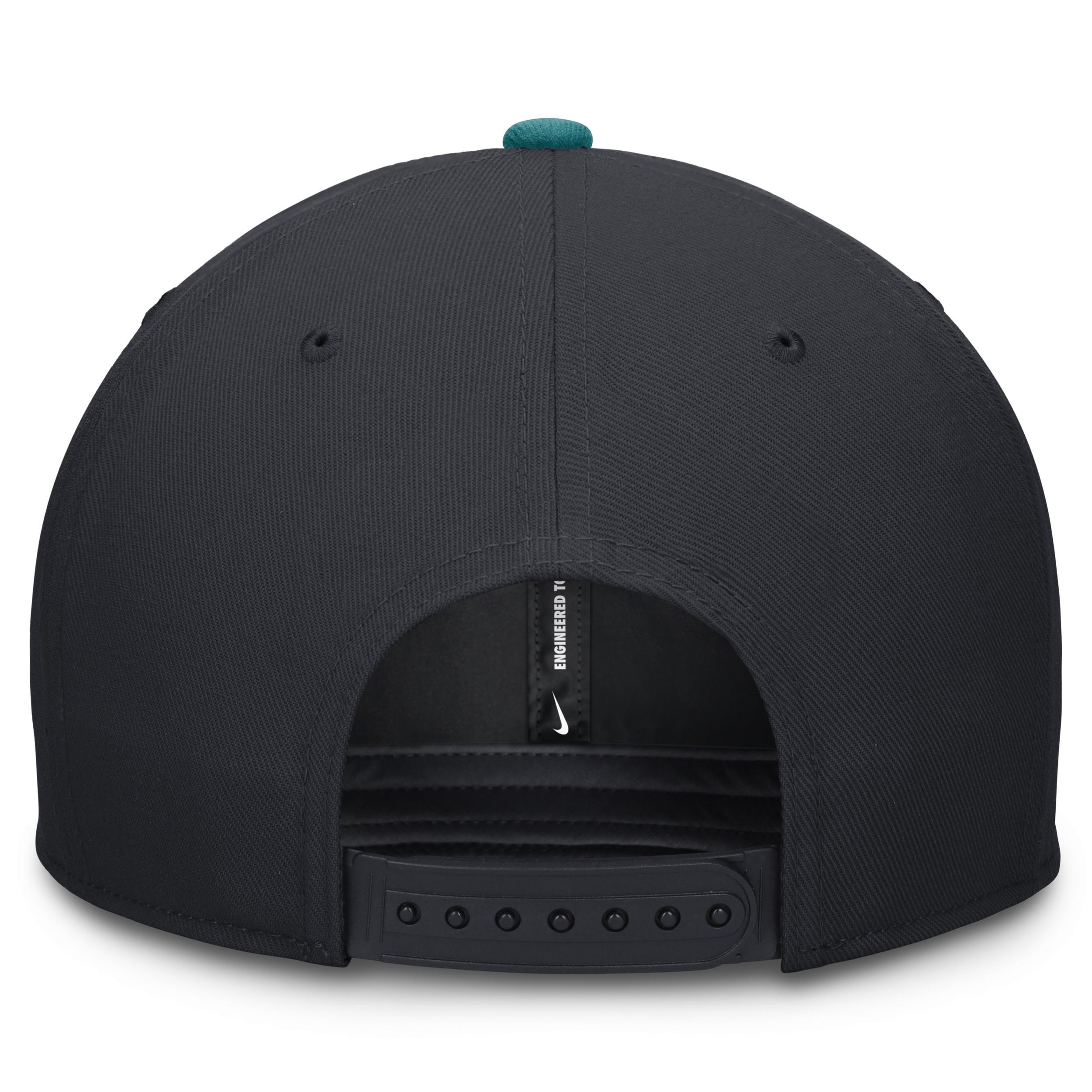 Mens Nike /Red Atlanta Braves Evergreen Two-Tone Snapback Hat Blue Product Image