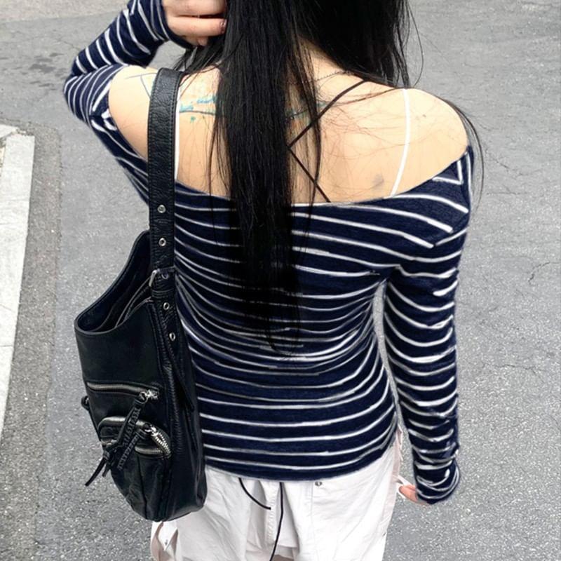 Long-Sleeve Scoop Neck Striped T-Shirt Product Image