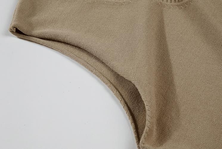 RT No. 3078 KNITTED V-NECK VEST Product Image
