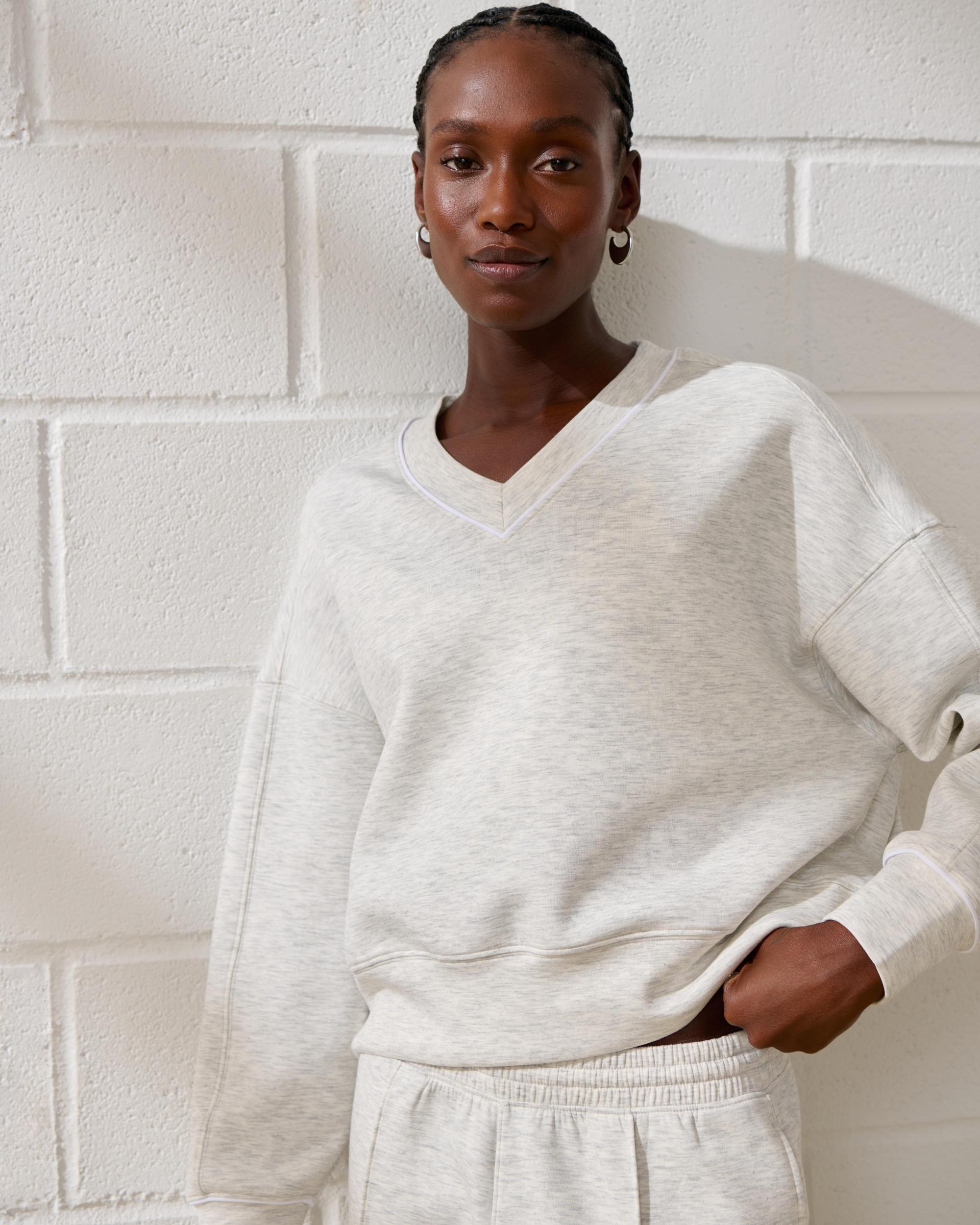 YPB neoKNIT V-Neck Product Image