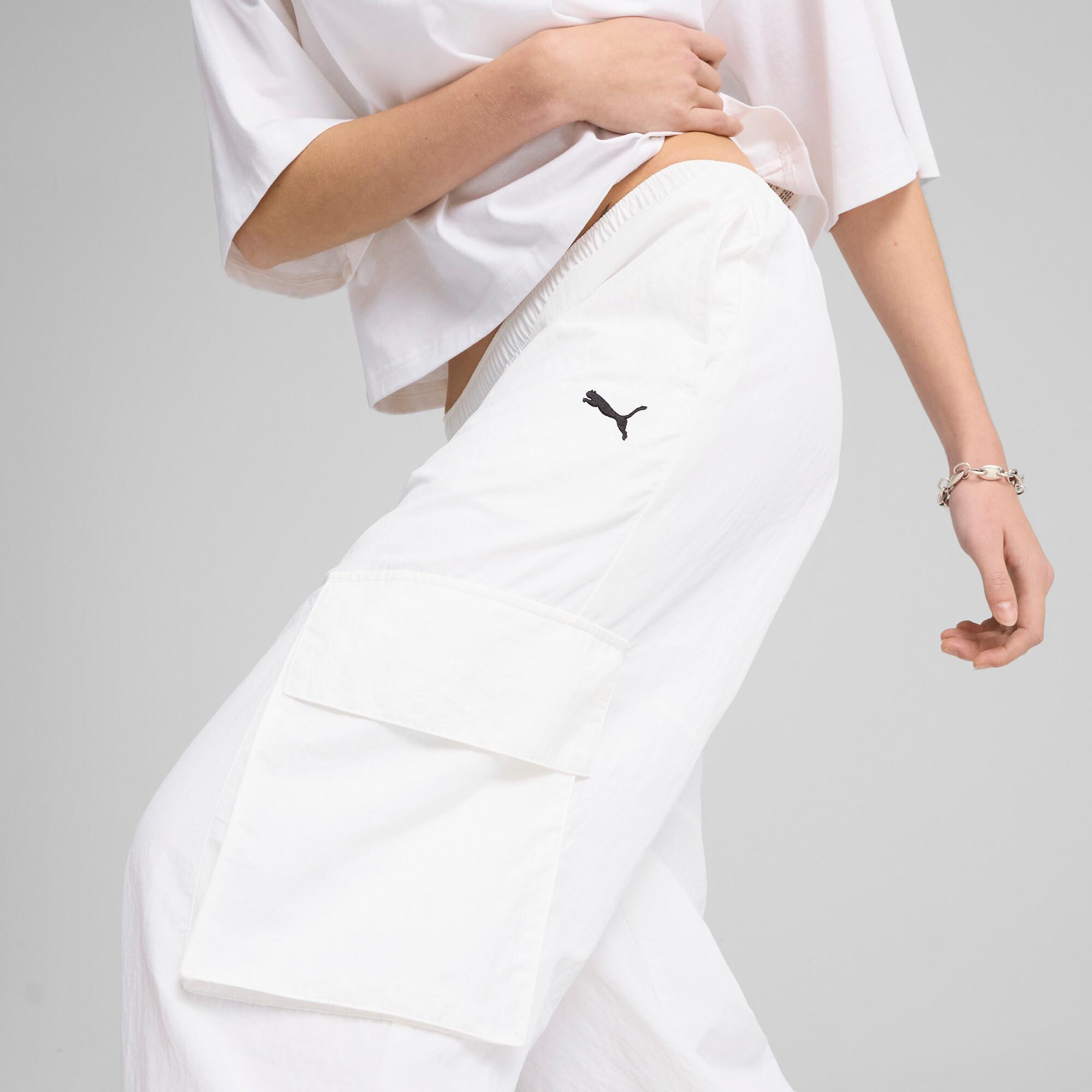 Wardrobe Essentials Women's Relaxed Woven Cargo Pants Product Image