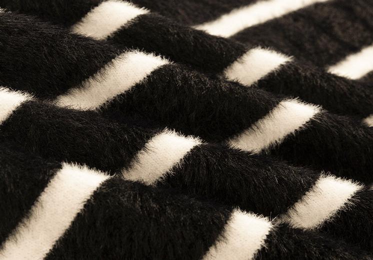 RT No. 3346 WOOLEN STRIPED SWEATER Product Image
