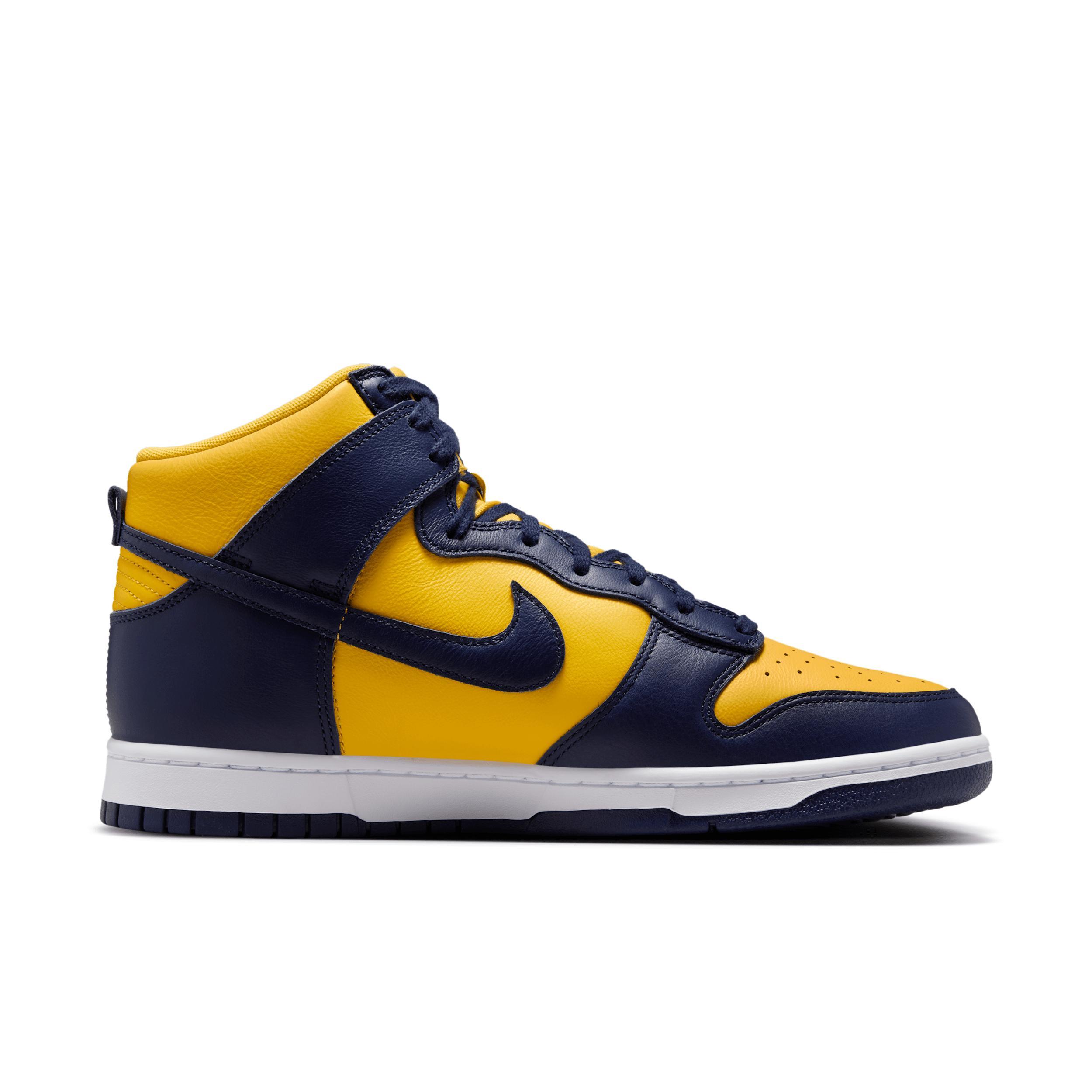 Nike Men's Dunk High Retro SE Shoes Product Image