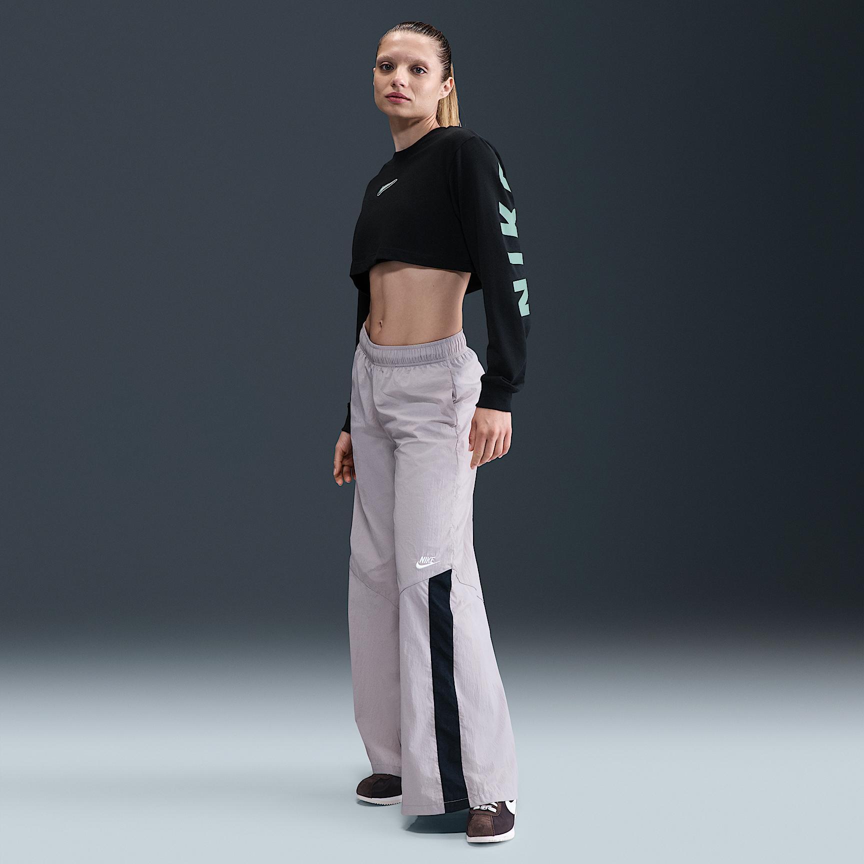 Women's Nike Sportswear Oversized Long-Sleeve Cropped Graphic T-Shirt Product Image
