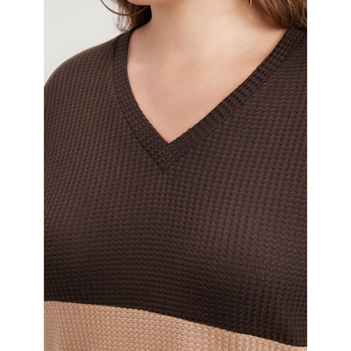 Plus Size Colorblock Contrast V Neck Waffle Knit Long Tee Bronze Women Casual Contrast Plain V-neck Dailywear T-shirts BloomChic 26/4X Product Image