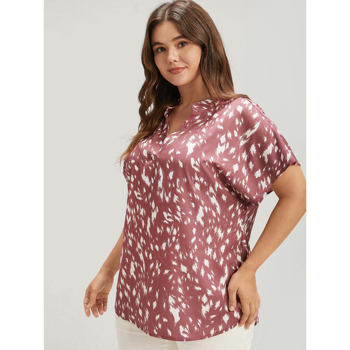 Plus Size DustyPink Leopard Arc Hem Dolman Sleeve V Neck Blouse Women Elegant Short sleeve V-neck Dailywear Blouses BloomChic 26/4X Product Image