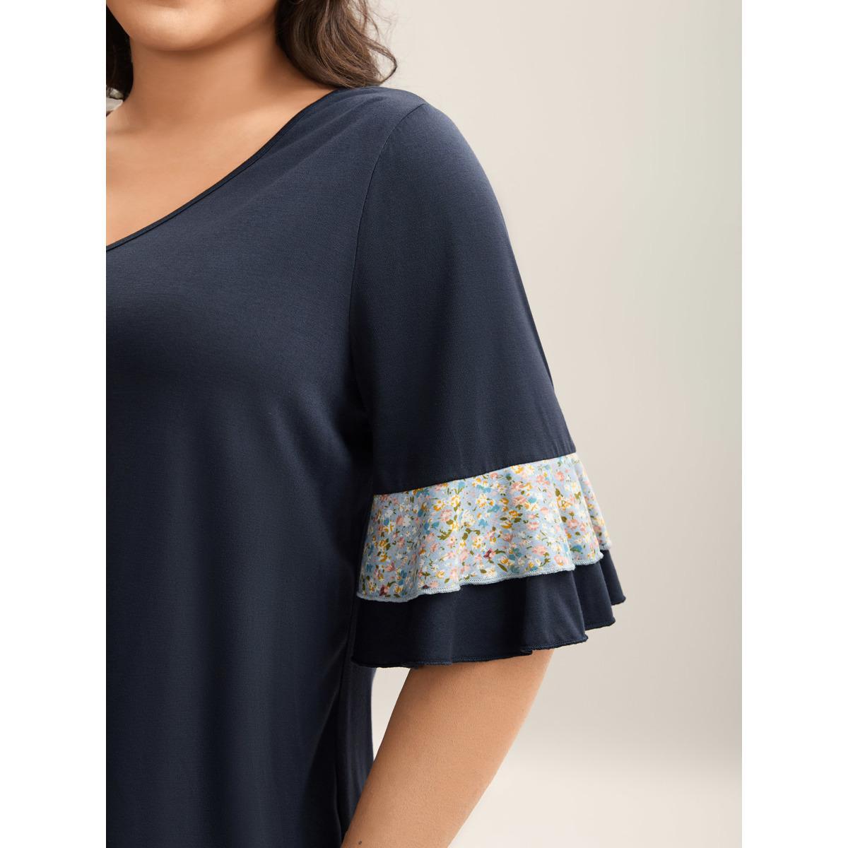 Plus Size Sleeve Spliced V-Neck Fitted T-Shirt Indigo Women Contrast V-neck Everyday-Casual T-shirts BloomChic 22-24/3X Product Image