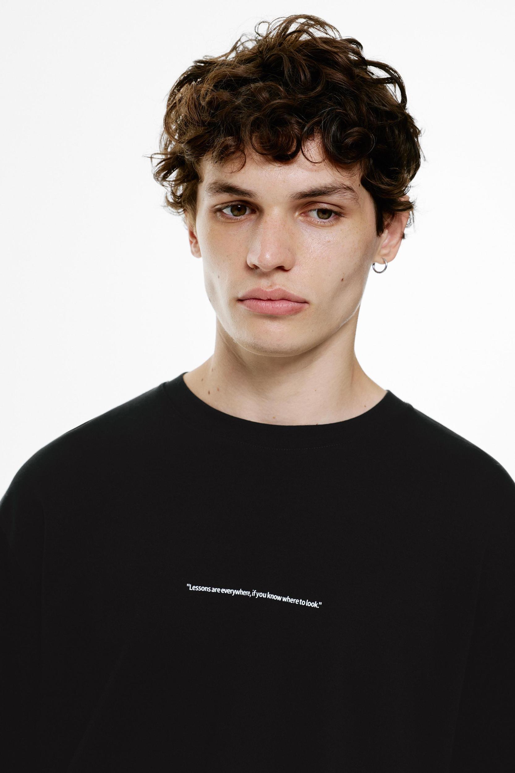 Short sleeve sweatshirt with graphic Product Image