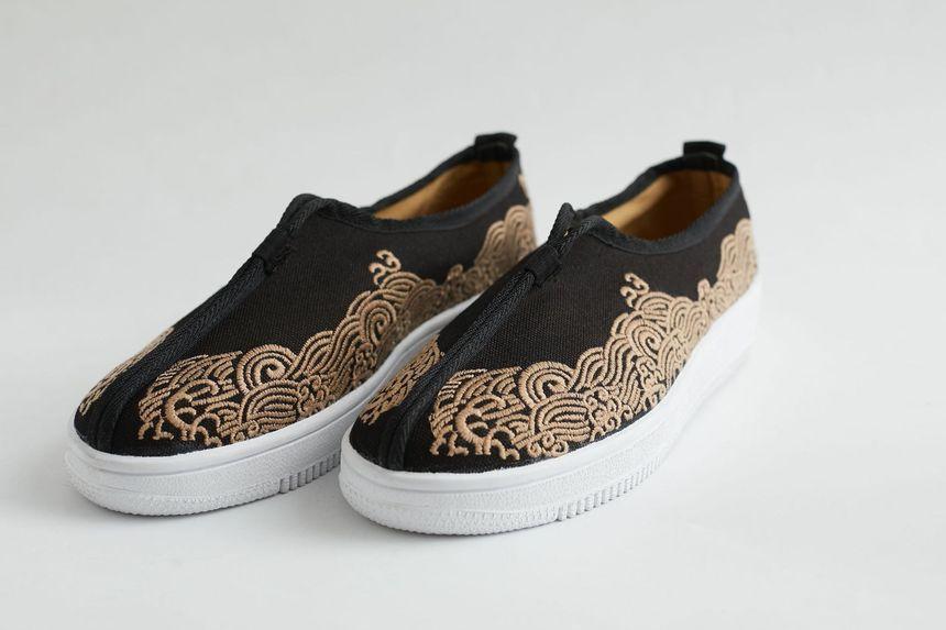 Retro Chinese Style Embroidered Slip-ons Product Image