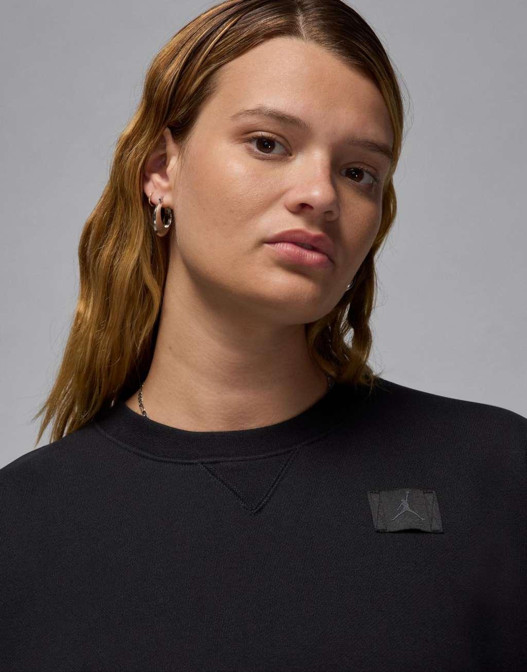 Jordan flight fleece sweatshirt in black Product Image