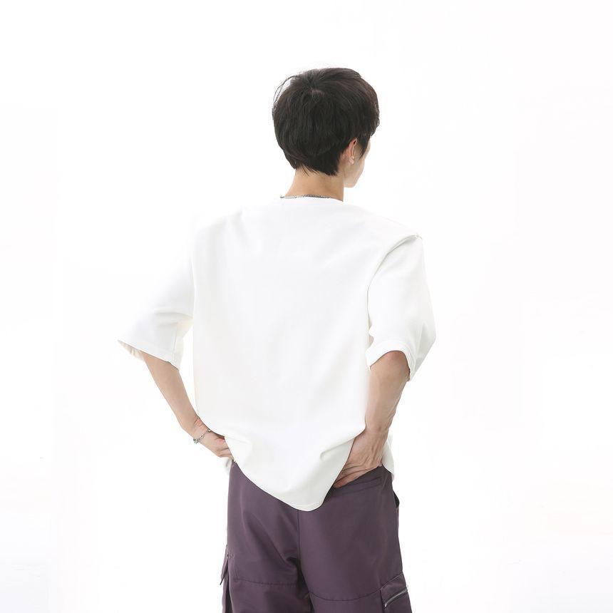 Short-Sleeve Crew Neck Star Print T-Shirt Product Image