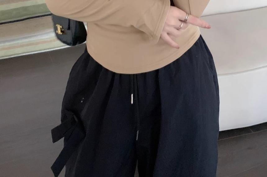 Long-Sleeve Scoop Neck Plain Ruched Slim Fit Crop T-Shirt Product Image