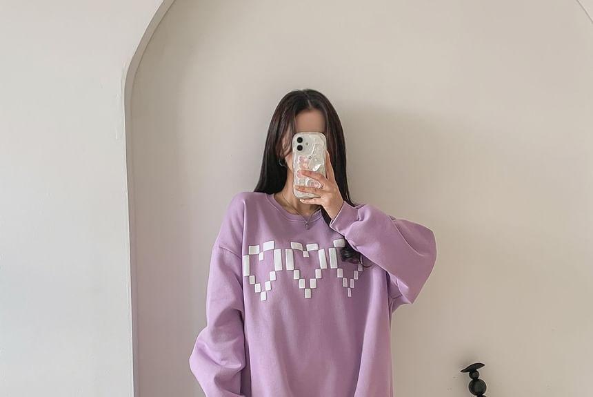 Heart Print Fleece-Lined Loose-Fit Pullover Product Image