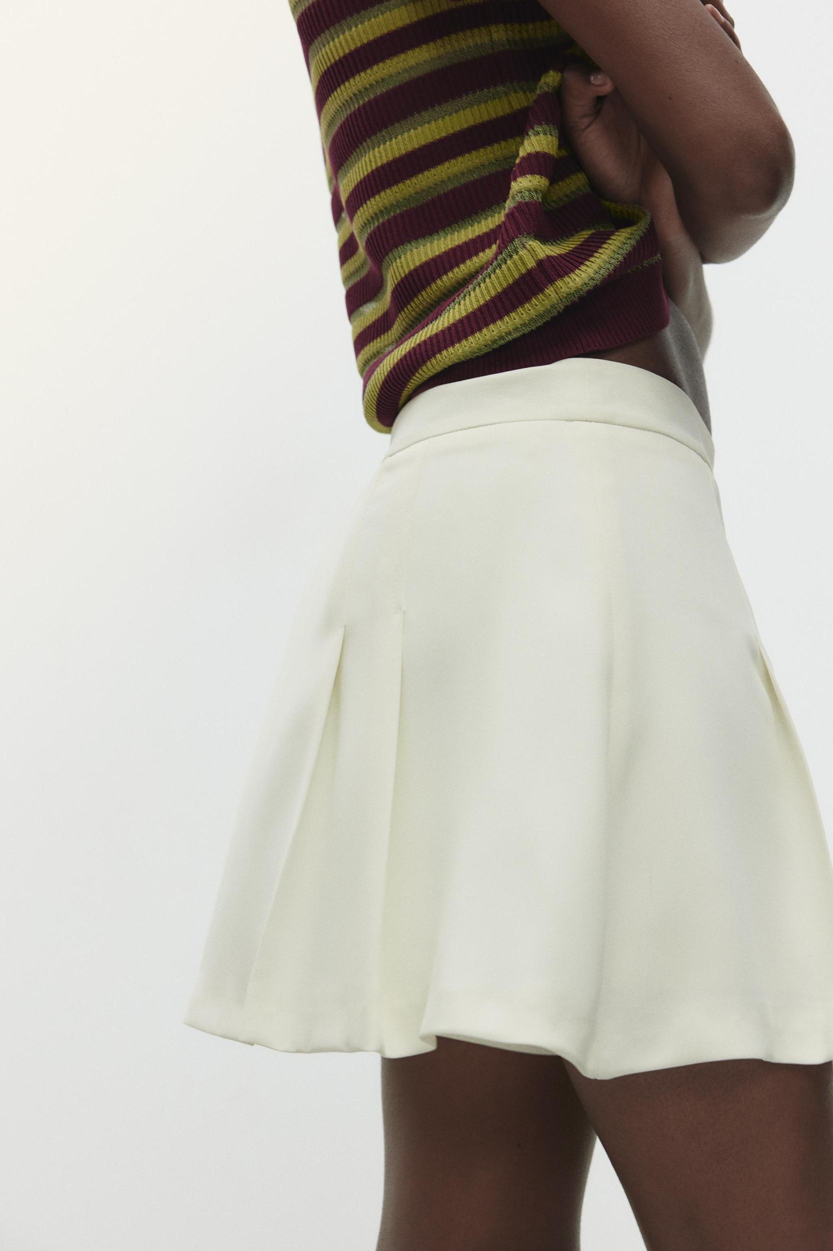 PLEATED SHORTS Product Image