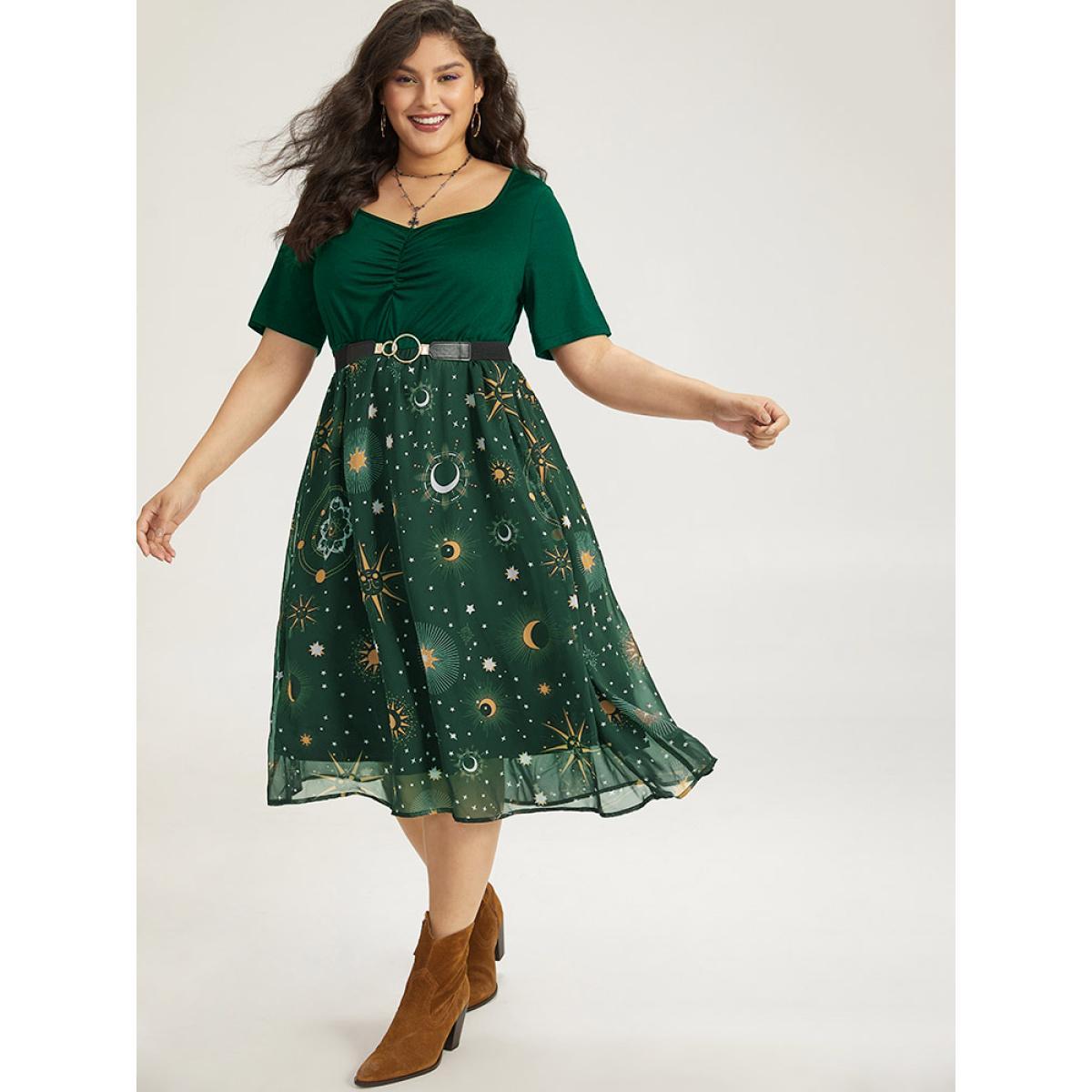 Plus Size Halloween Moon & Star Print Ruched Patchwork Dress DarkGreen Women Elegant Gathered Square Neck Short sleeve Curvy Midi Dress BloomChic 28/5X Product Image