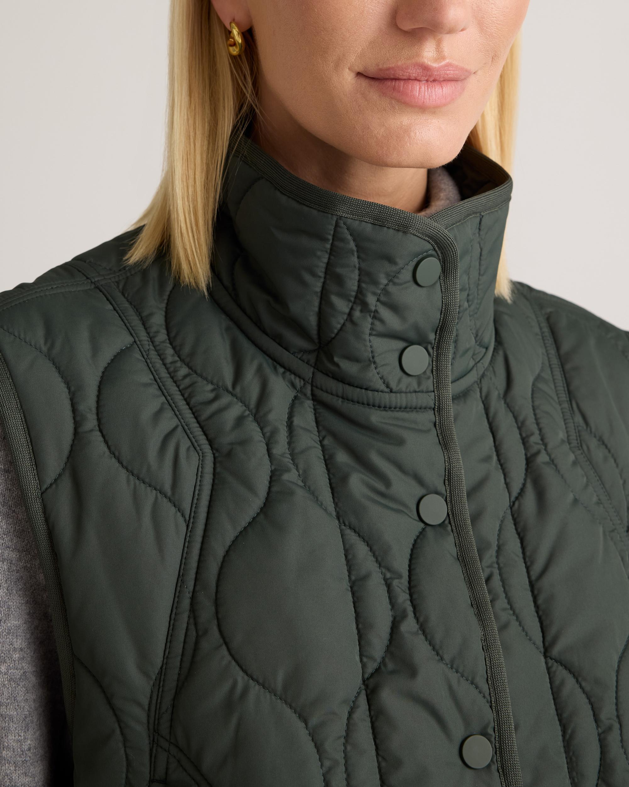 Quince | Women's Featherless Quilted Puffer Vest Recycled Polyester Product Image