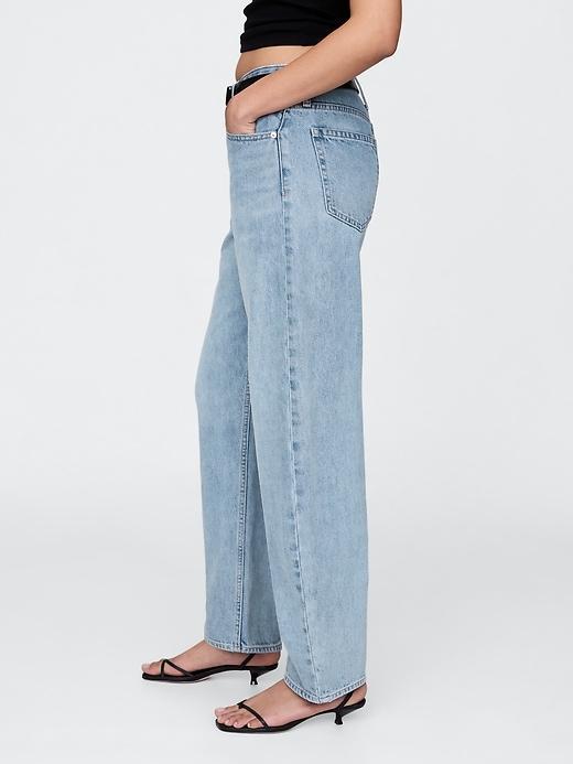 Curvy Mid Rise Barrel Jeans Product Image