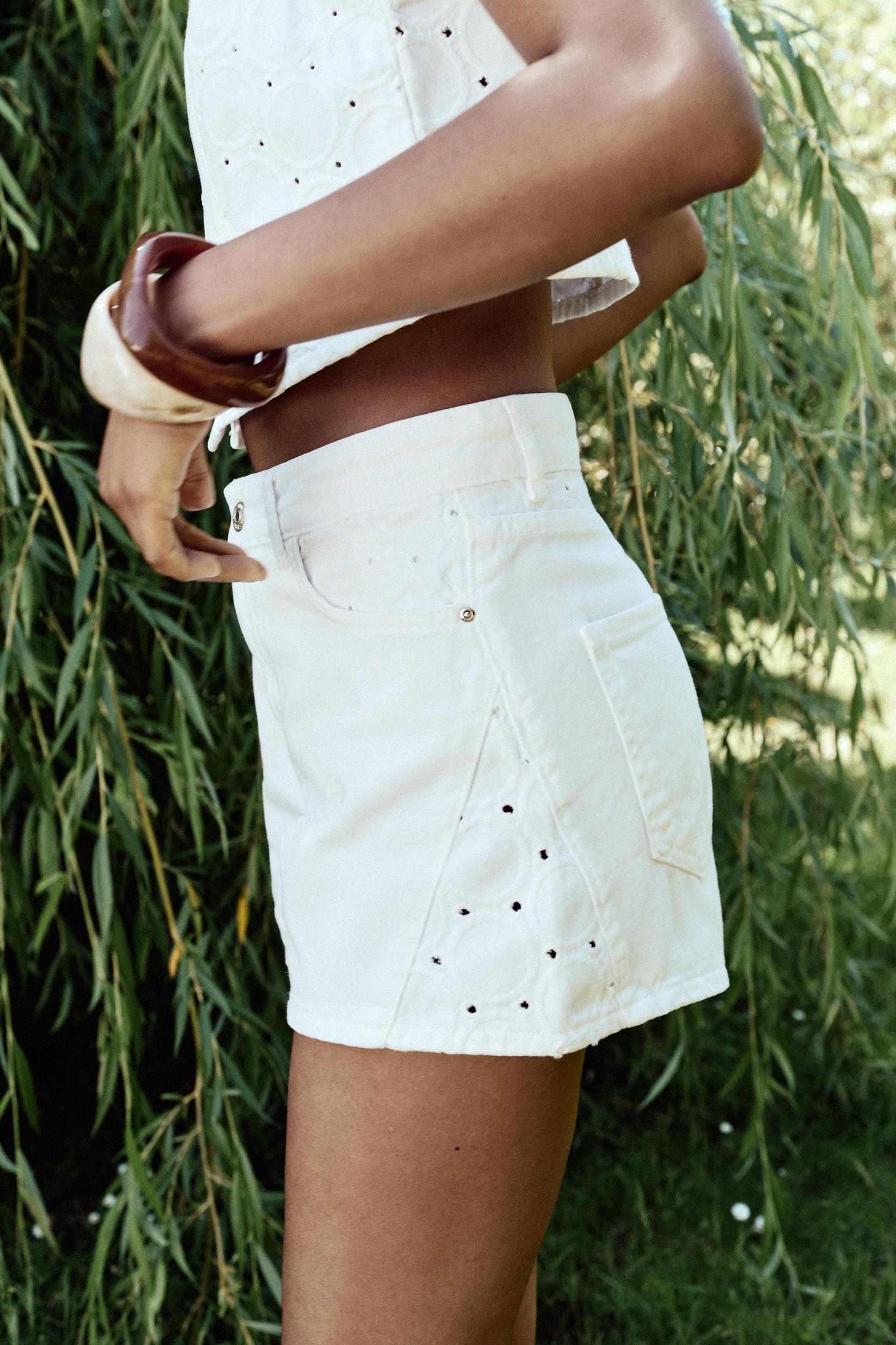 Z1975 SHORTS WITH OPENWORK EMBROIDERY Product Image
