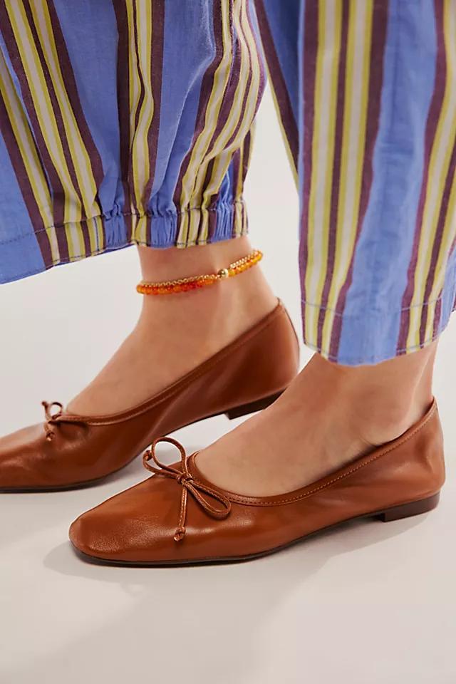 Arissa Flats Product Image