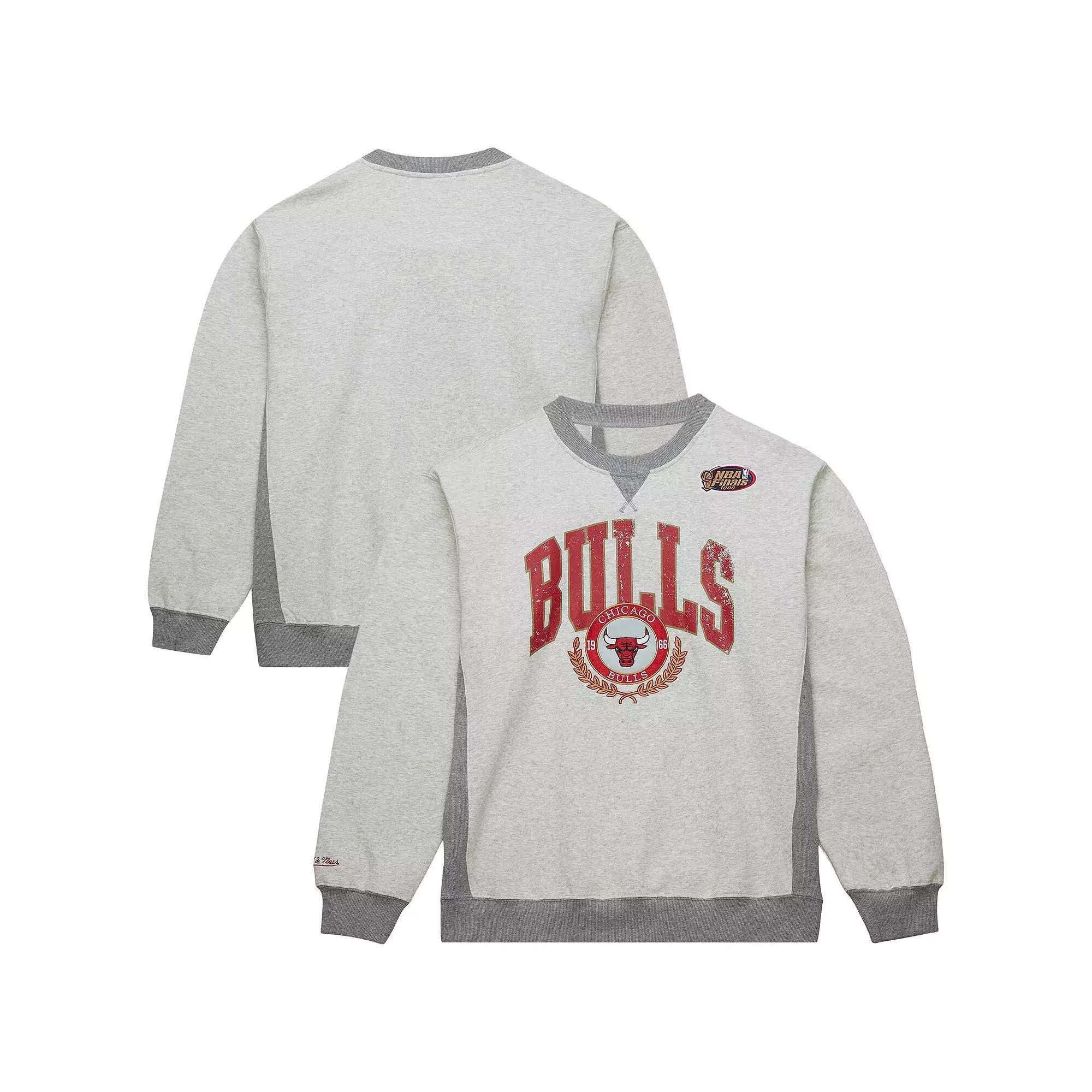 Men's Mitchell & Ness Heather Gray Chicago Bulls  Vintage Logo Pullover Sweatshirt, Size: 3XL, Grey Product Image