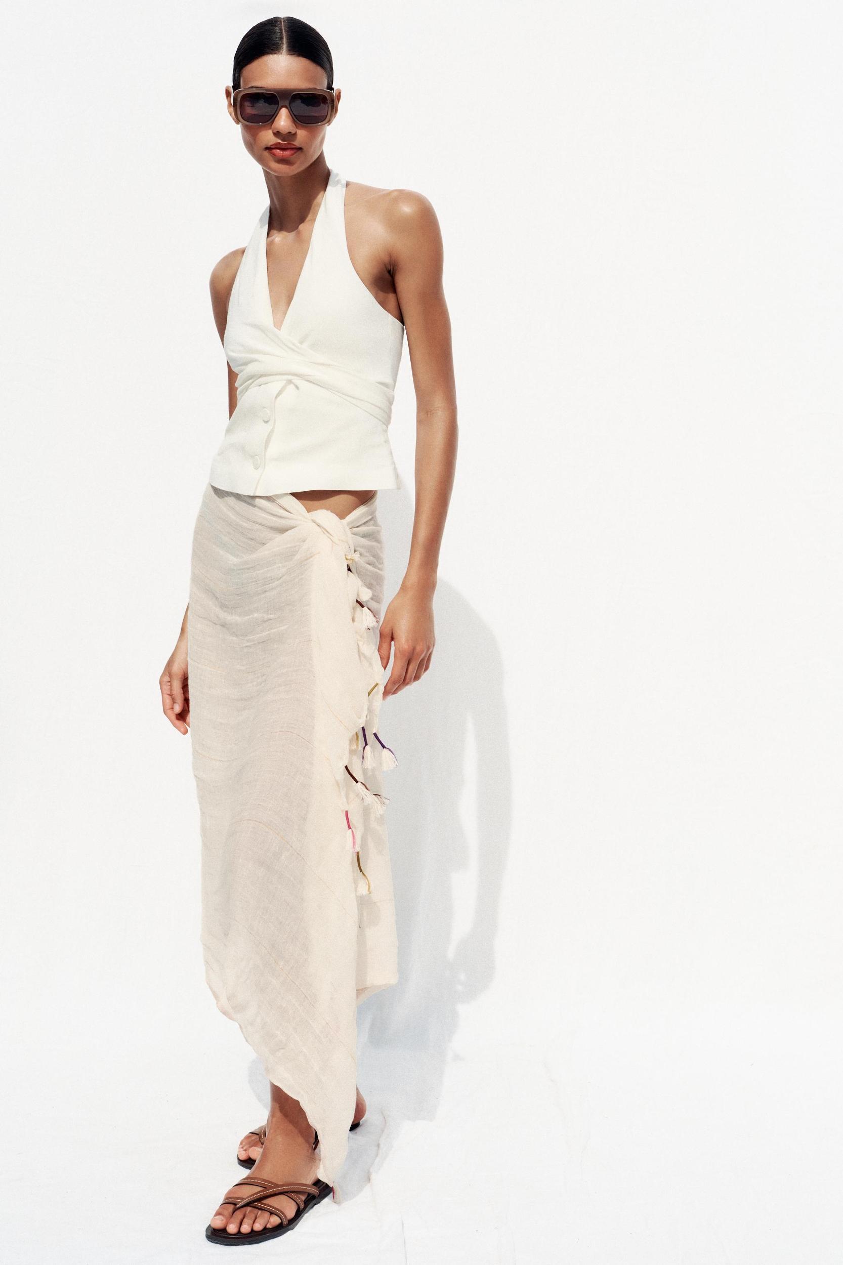 LINEN SCARF WITH POM POMS Product Image
