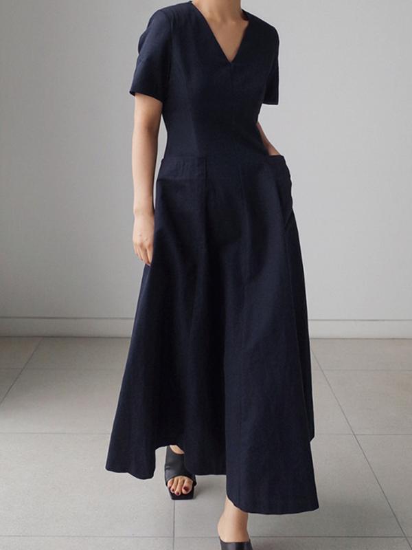 Simple Casual Solid Color Pleated Midi Dress Product Image