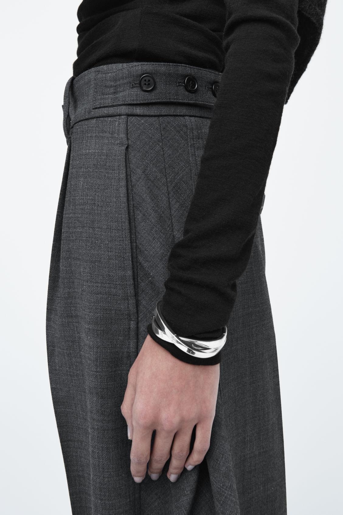 WOOL-BLEND BARREL-LEG PANTS Product Image