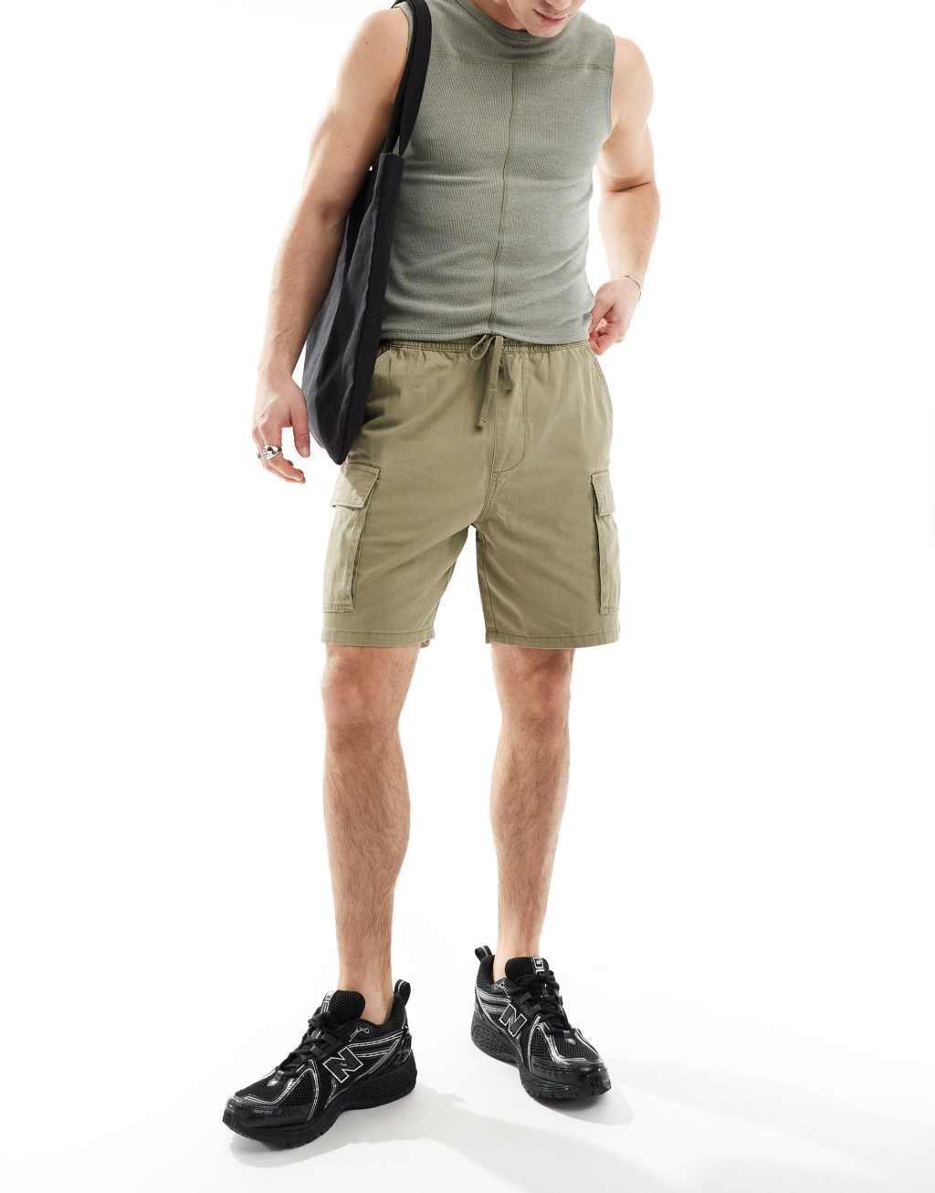Pull&Bear cargo shorts in khaki Product Image