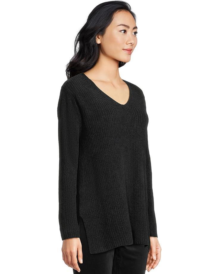 V Neck Long Sleeve Tee Product Image