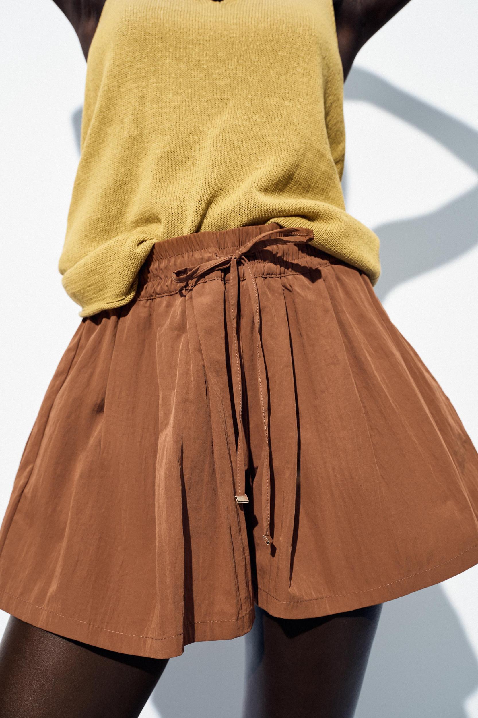 ELASTIC WAIST SHORTS Product Image