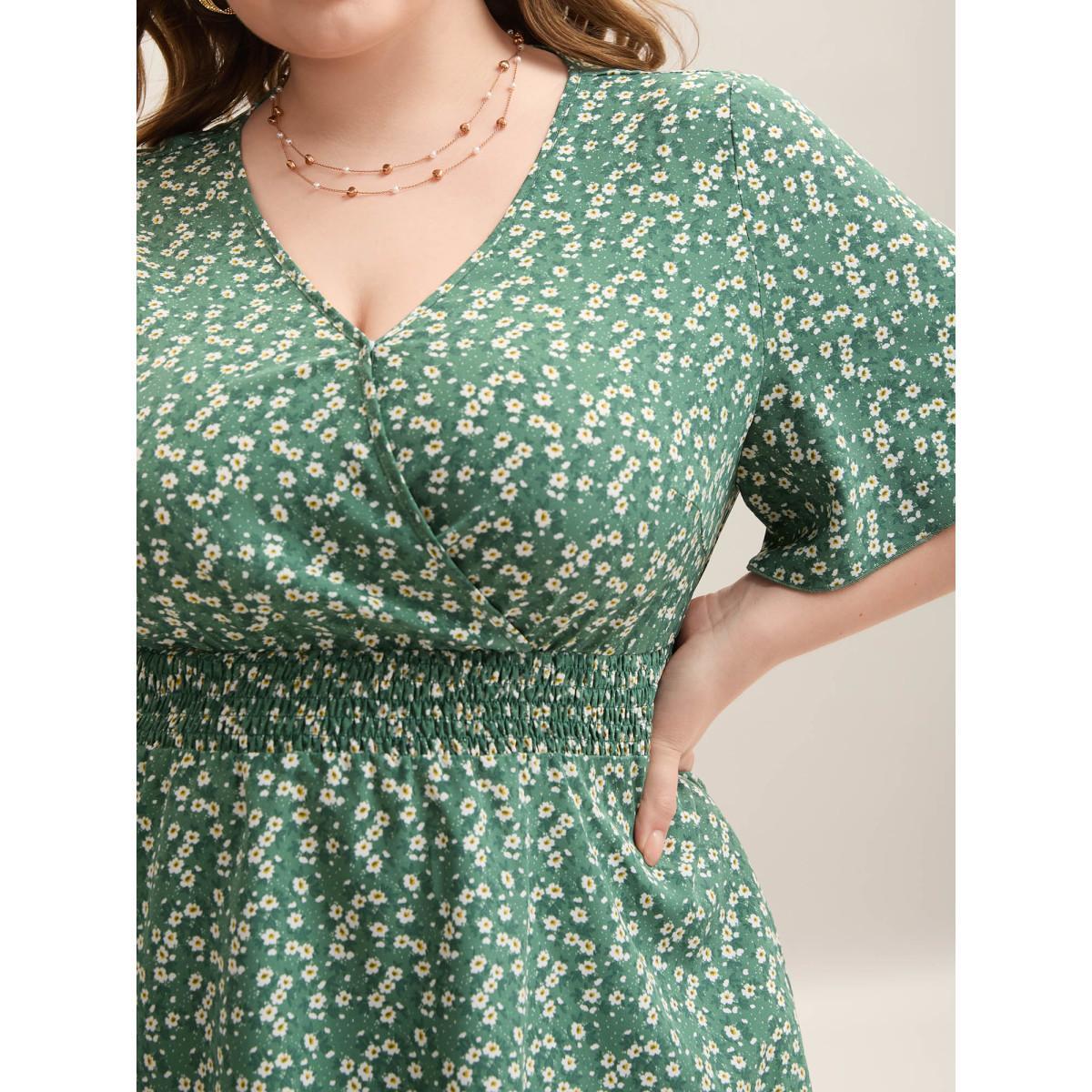Plus Size Emerald Floral Print Shirred Waist Cinched Blouse Women Elegant Short sleeve Overlap Collar Everyday Blouses BloomChic 26/4X Product Image