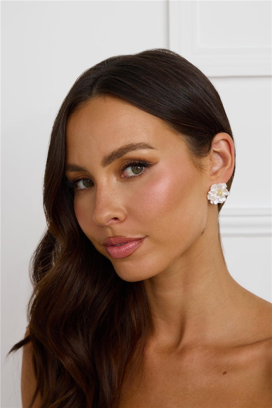 Fresh Bloom Earrings Gold Product Image