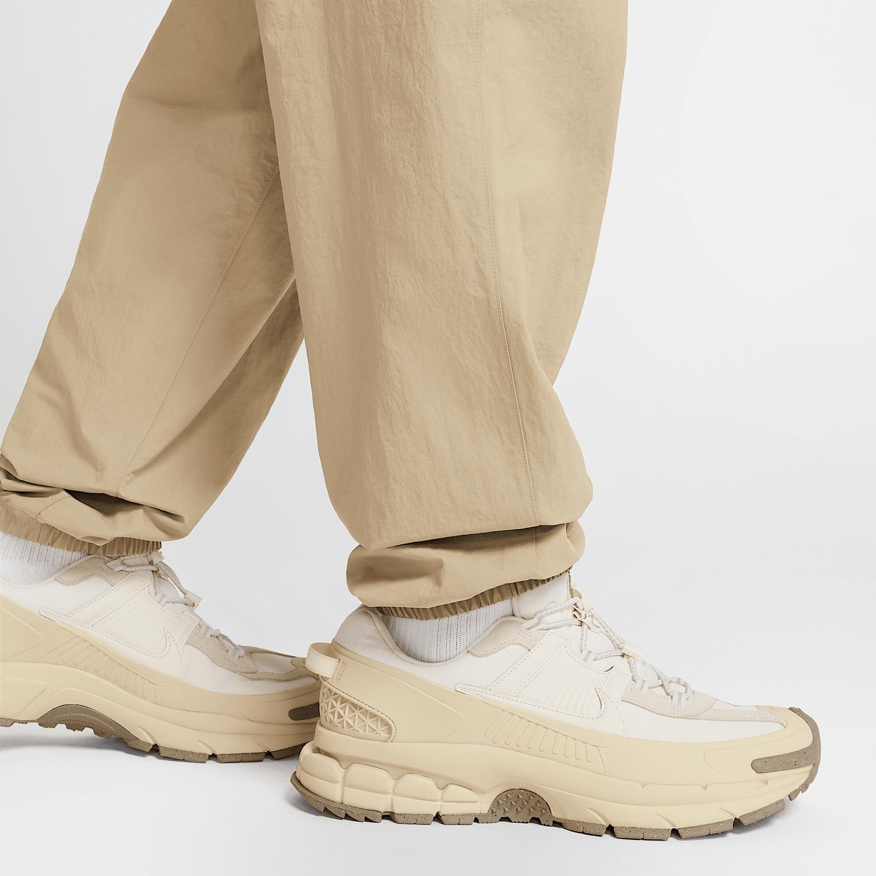 Nike Club Men's Woven Cargo Pants Product Image