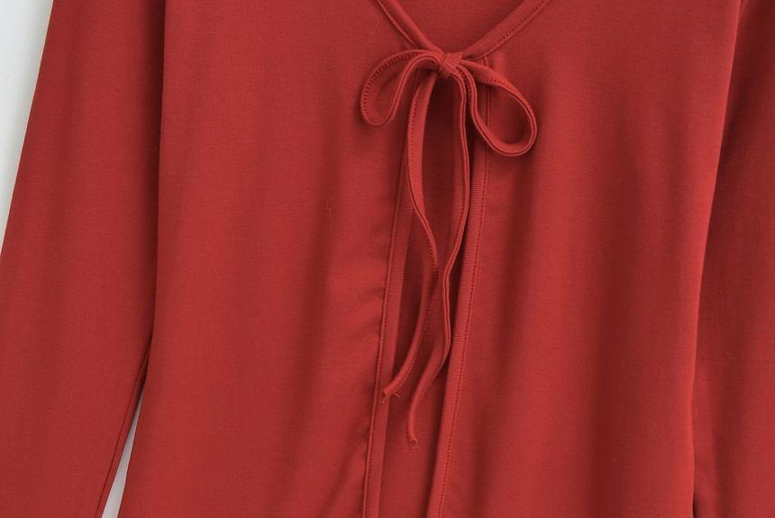 Long Sleeve V-Neck Plain Tie Front Crop Top Product Image