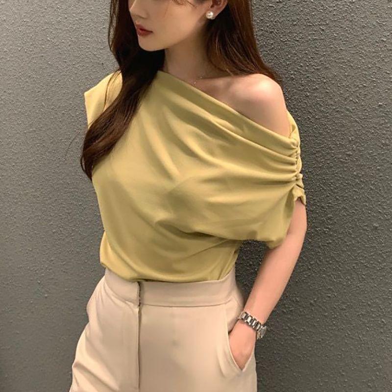 Short-Sleeve Asymmetrical Plain Blouse Product Image